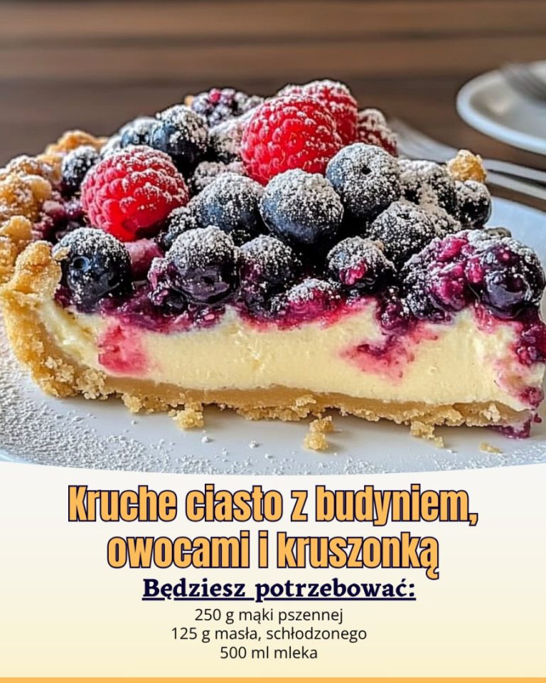 Kruche ciasto z budyniem, owocami i kruszonką