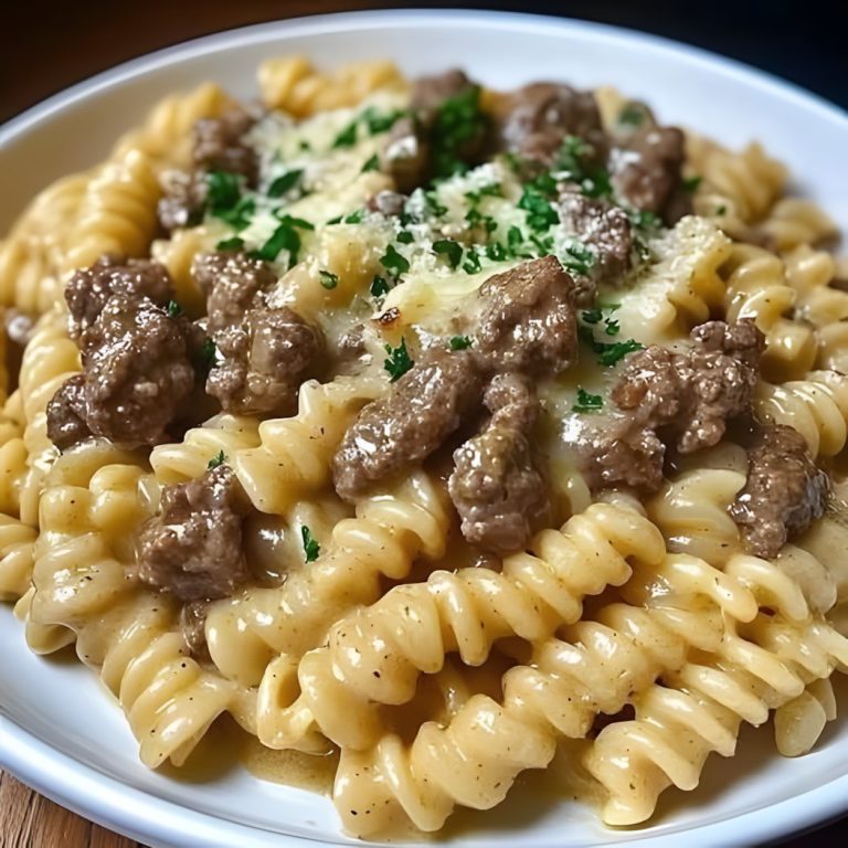 Wołowina i rotini w sosie czosnkowo-parmezanowym